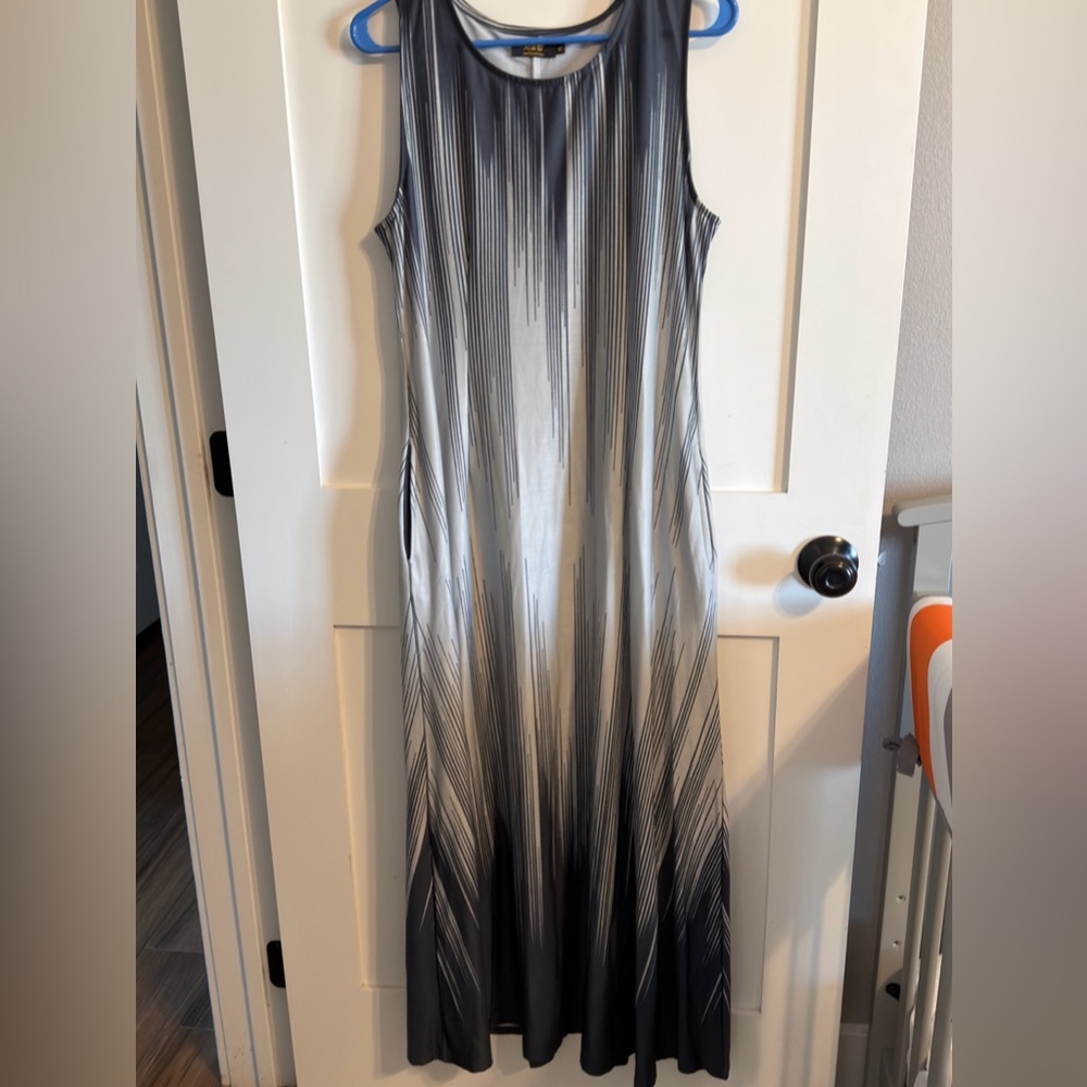 Chic Black and Gray Maxi Dress